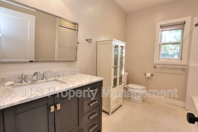 Building Photo - 809 Figueroa St