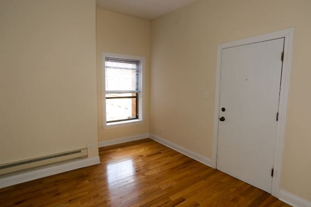 Building Photo - 824 W Cornelia Ave