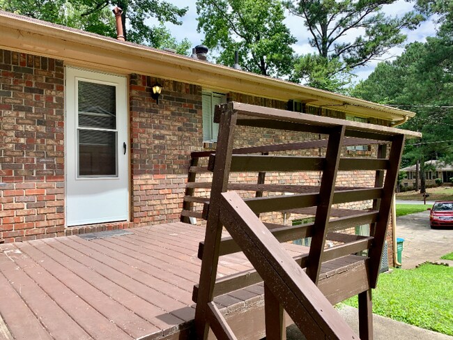 Building Photo - 4862 Valley Dale Dr SW