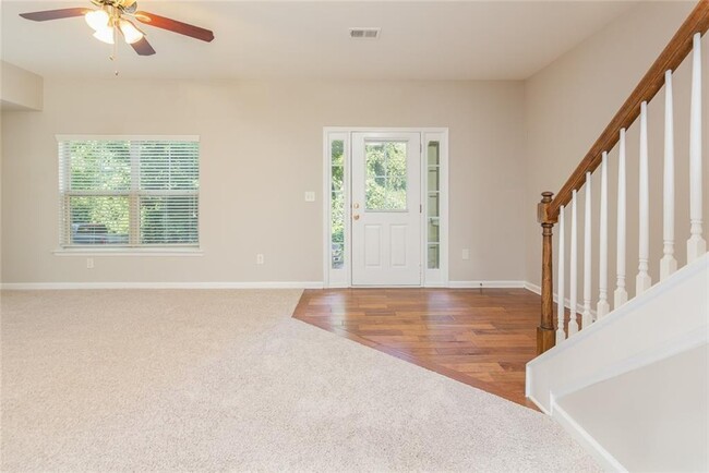 Building Photo - 860 Riverdance Dr NW