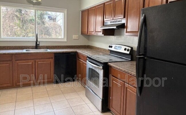 Building Photo - 1235 Chaplin St SE