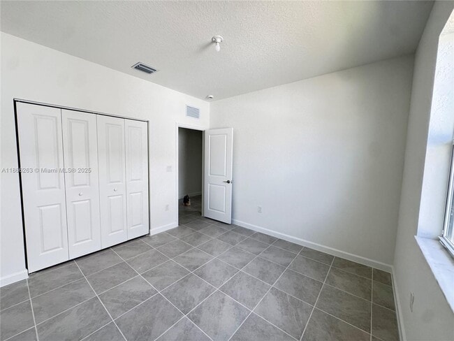Building Photo - 2990 SE 23rd Ave