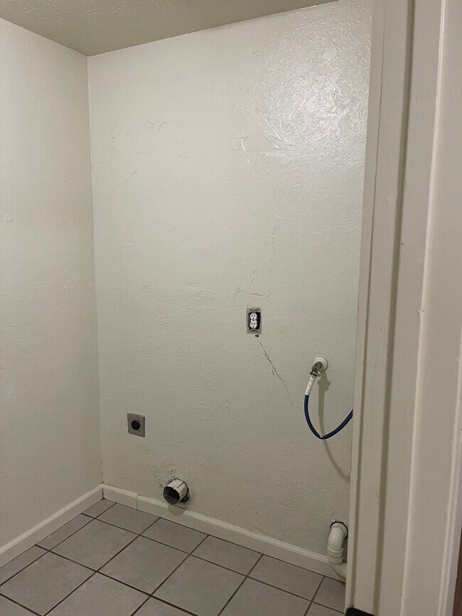 Building Photo - North Stockton 3 Bedroom Single Story Home