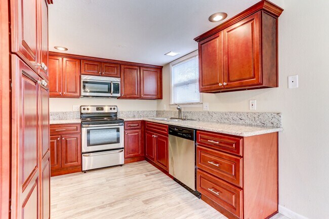 Building Photo - Market Street Apts. Beautiful 2x1.5 unit!
