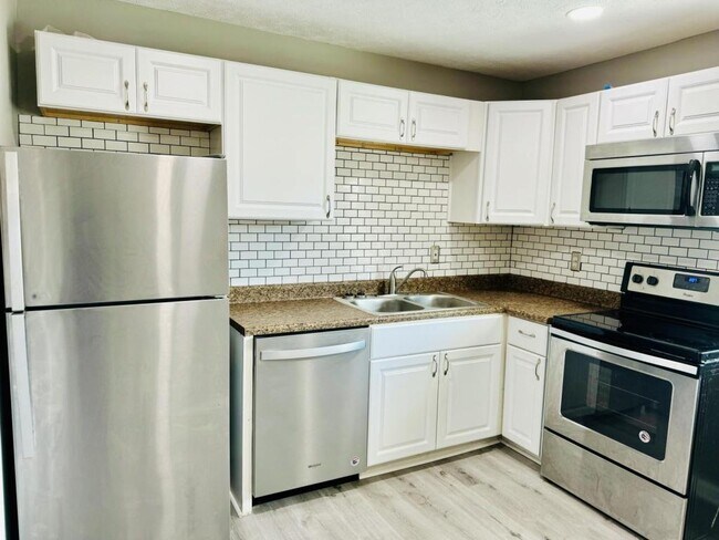 Building Photo - 520 Wainwright Ave