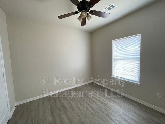 Building Photo - 5619 Mars Ave