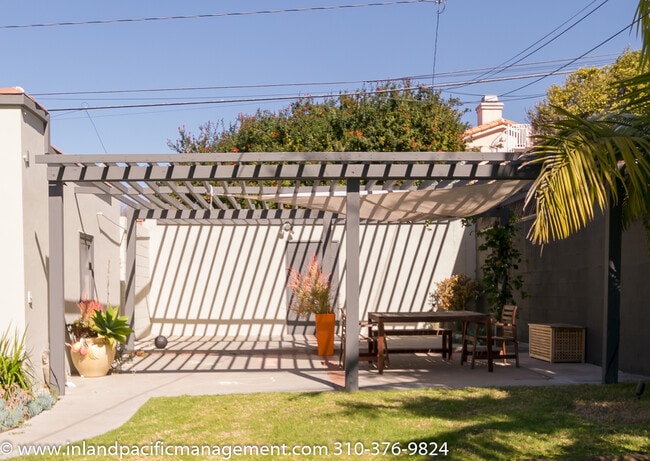 Building Photo - Remodeled 3 Bedroom Home with Large Yard -...