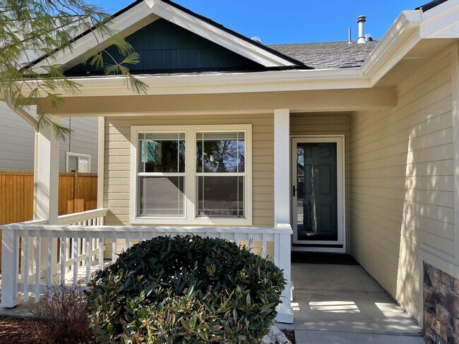 Building Photo - Beautiful 2 bed 2 bath home in the Woodbridge Subdivision.