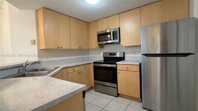 Building Photo - 5016 Lantana Rd
