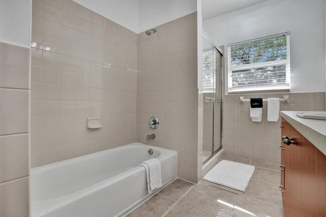 Building Photo - 833 SW 17th St