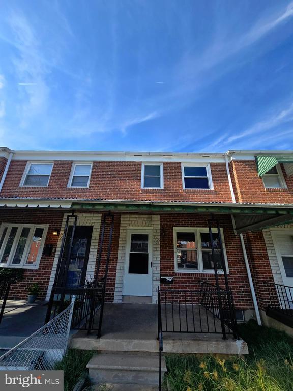 Building Photo - 2205 Redthorn Rd