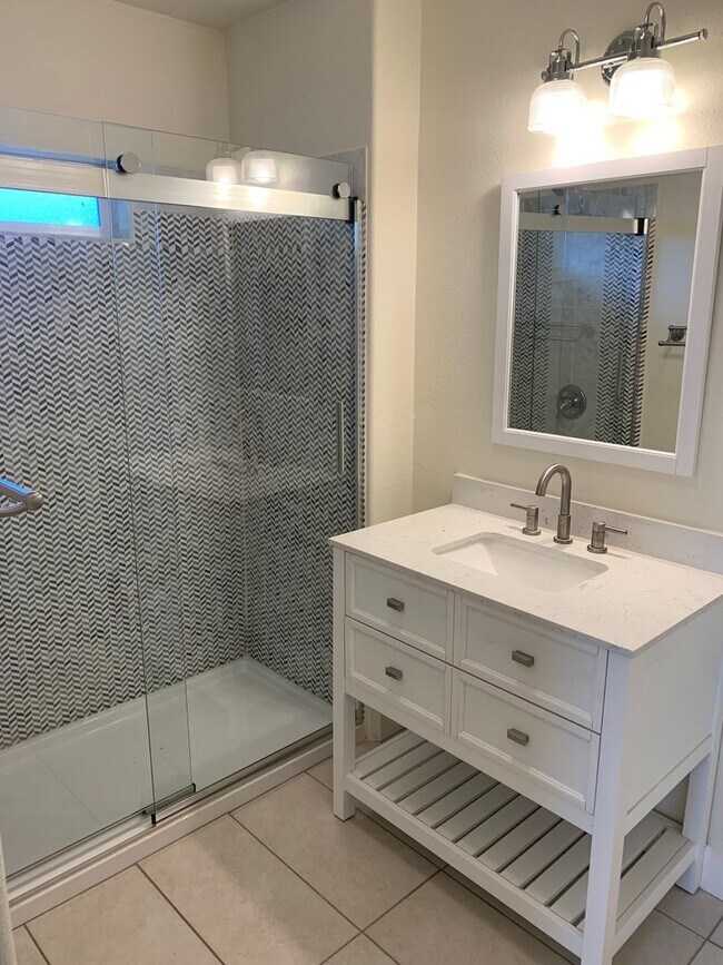 Building Photo - Memorial Hospital 2 bedroom 2 bathroom hom...