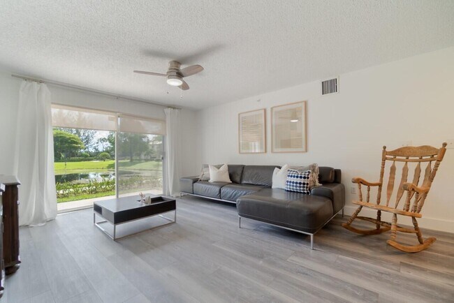 Building Photo - 800 Crestwood Ct S