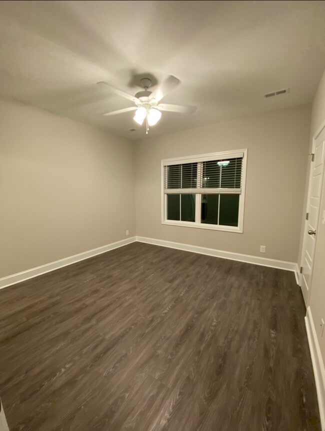 Building Photo - 1040 Glenkirk Dr