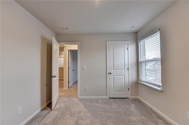 Building Photo - 2214 Whitworth St