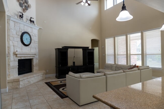 Building Photo - 25614 Somerset Meadows Ct