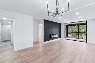 Building Photo - 6795 Huntington Ln