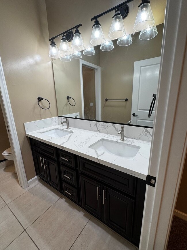 Building Photo - 5 Bedroom Home in El Cajon