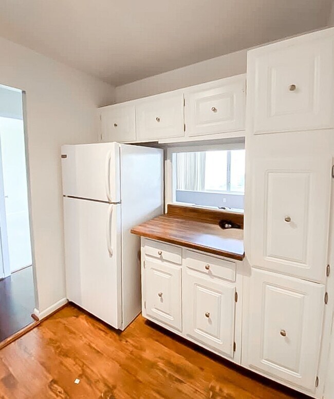 Building Photo - Beautiful 1 Bed 1 Bath Condo In Pavilion On The Park High-Rise Building In Alexandria City