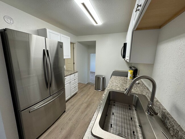 Building Photo - Charming 1/1 Duplex in Melbourne