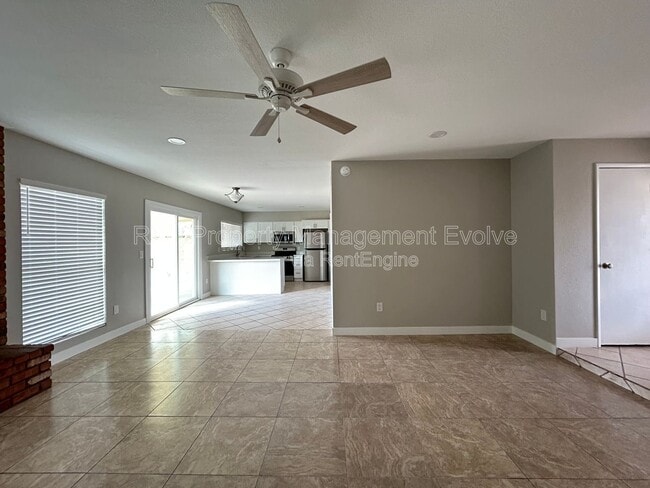 Building Photo - 3416 S Westfall Ave