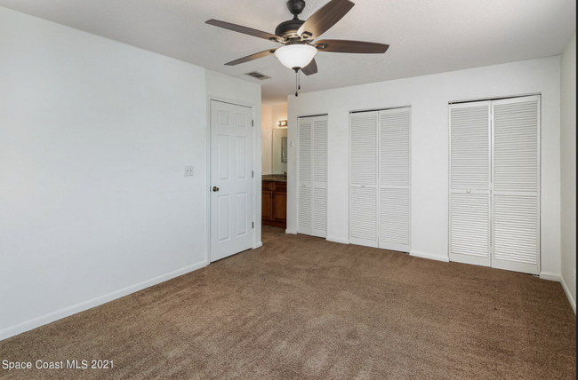 Building Photo - Beachside Townhome with 1 car garage!