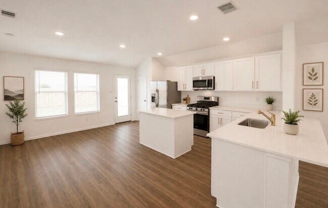 Building Photo - 7907 Elk Grv Ln