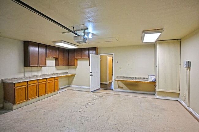 Building Photo - 2223 Sun Chase Blvd