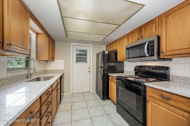 Building Photo - 608 Sacre Coeur Dr