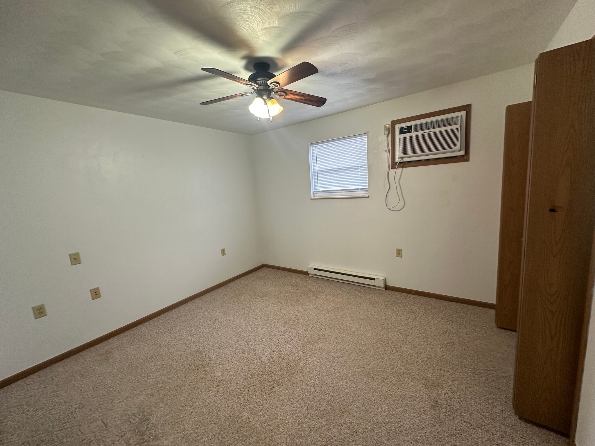 2nd bedroom - 1056 Lakeshore Dr