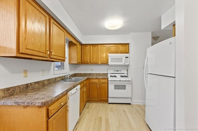 Building Photo - 7121 W 110th St