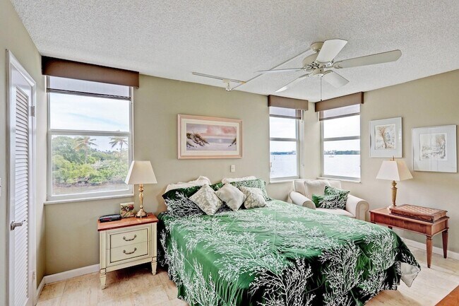 Building Photo - 1820 New Palm Way