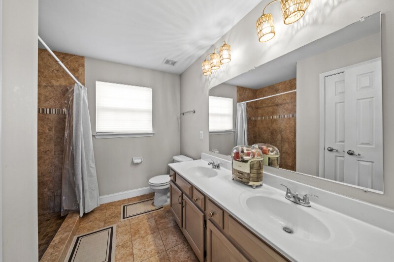 Building Photo - 13810 Mapledale Ave