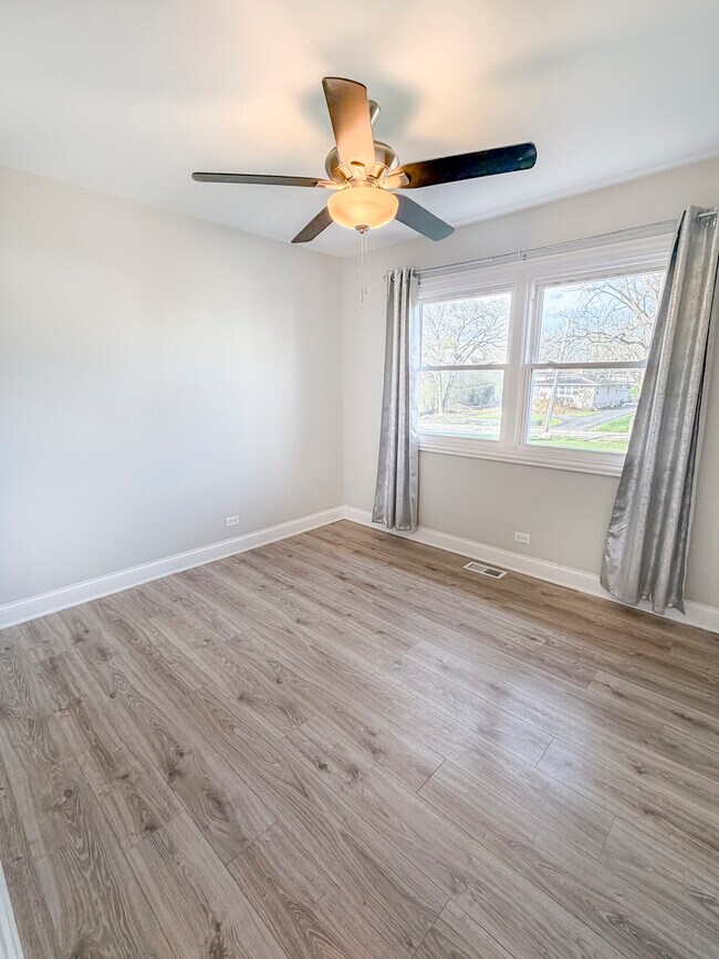 Building Photo - 9027 Skyline Dr