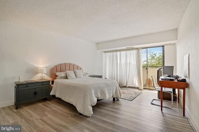 Building Photo - 5300 Columbia Pike