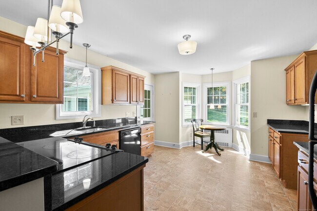 Building Photo - 26 Great Hillwood Rd