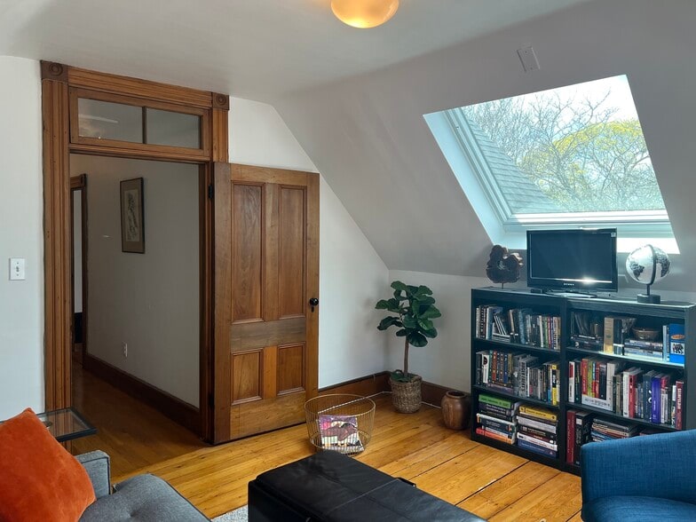 Building Photo - 83 Orchard St