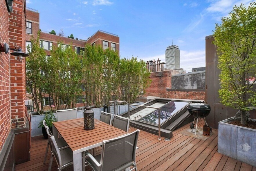 Building Photo - 132 Commonwealth Ave