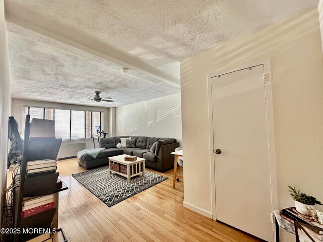 Building Photo - 510 Deal Lake Dr