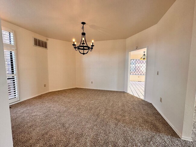 Building Photo - Spacious 4 Bed in Deer Creek