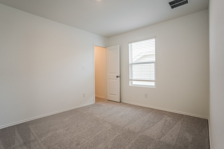 Building Photo - 400 Park Ave