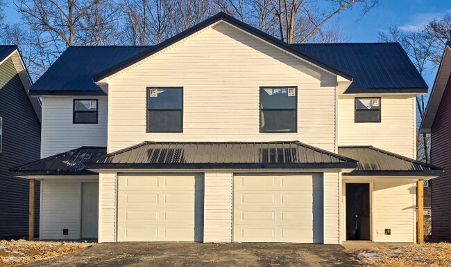 Building Photo - 118 Ivy Trce