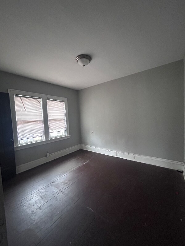 Building Photo - 977 E 128th St