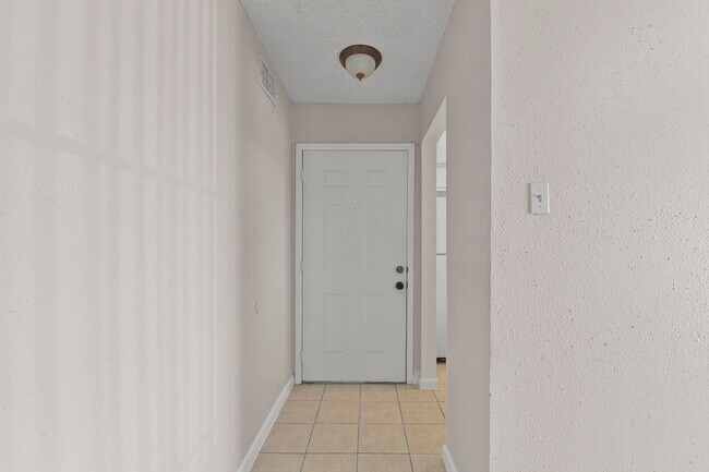 Building Photo - 1950 Spenwick Dr