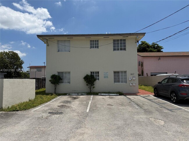 Building Photo - 837 SE 8th Ct