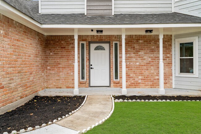 Building Photo - 11923 Pondwood Dr