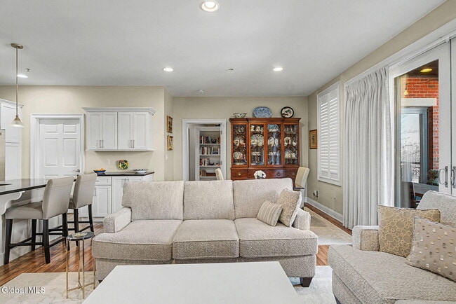 Building Photo - 87 Railroad Pl