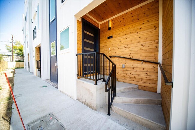 Building Photo - 236 Urbane Crst Dr