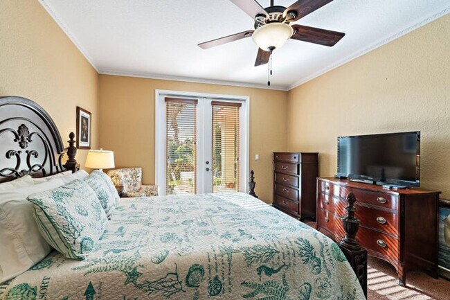 Building Photo - 6024 SE Crooked Oak Ave