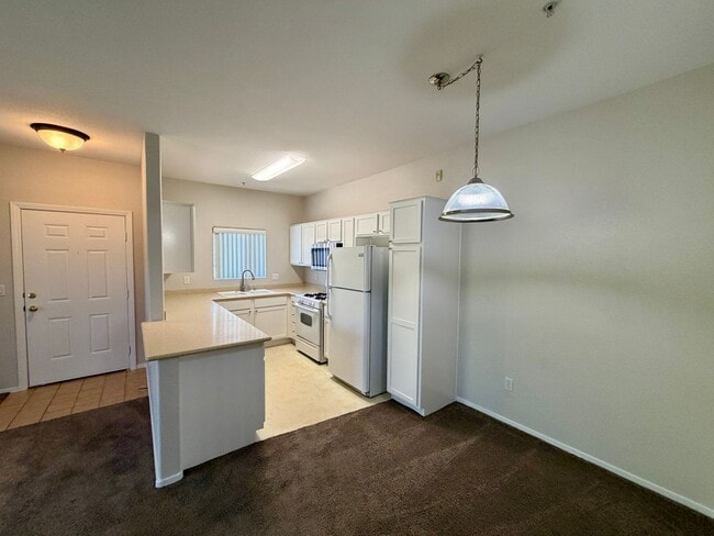 Building Photo - 2291 W Horizon Ridge Pkwy